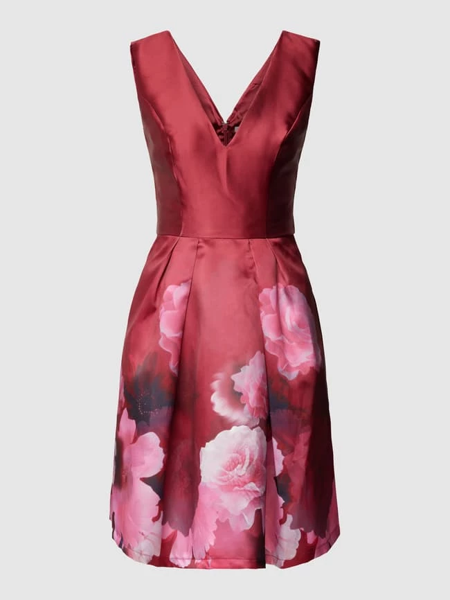 CHI CHI London Cocktailkleid Mit V-Ausschnitt - Bordeaux Rot 4 CHI CHI London Cocktailkleid Mit V-Ausschnitt - Bordeaux Rot – Bild 2