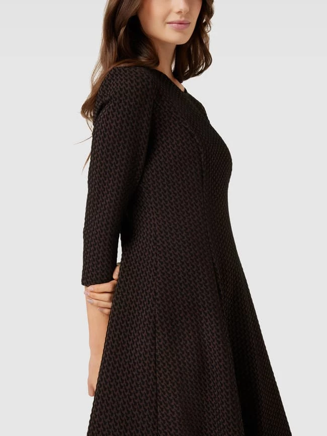 Montego Knielanges Kleid Mit Allover-Muster - Schwarz 5 Montego Knielanges Kleid Mit Allover-Muster - Schwarz – Bild 3