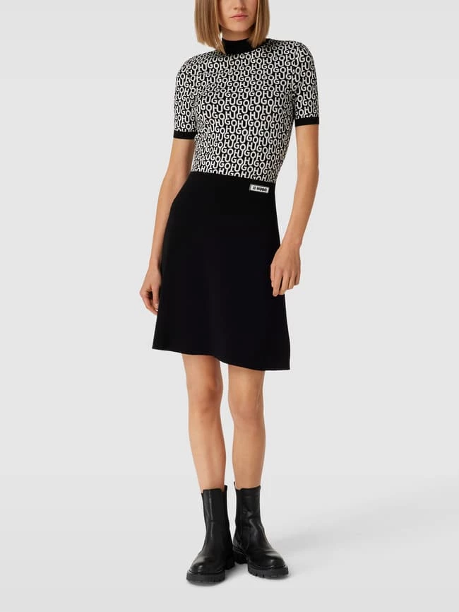 HUGO Knielanges Kleid Mit Allover-Label-Muster Modell 'Sadremmy' - Schwarz 3 HUGO Knielanges Kleid Mit Allover-Label-Muster Modell 'Sadremmy' - Schwarz