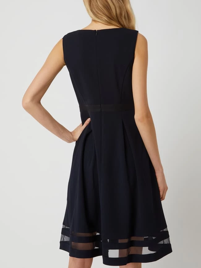 Christian Berg Cocktail Cocktailkleid Mit Kontrasteinsätzen - Marineblau Meliert 7 Christian Berg Cocktail Cocktailkleid Mit Kontrasteinsätzen - Marineblau Meliert – Bild 5