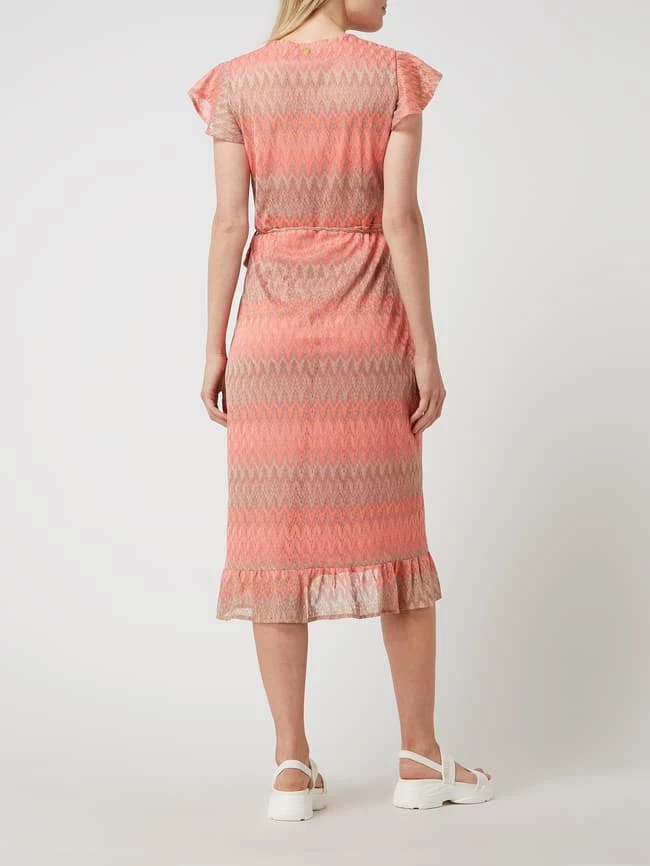 FREEBIRD Wickelkleid Mit Volants Modell 'Rosy' - Pink 6 FREEBIRD Wickelkleid Mit Volants Modell 'Rosy' - Pink – Bild 4