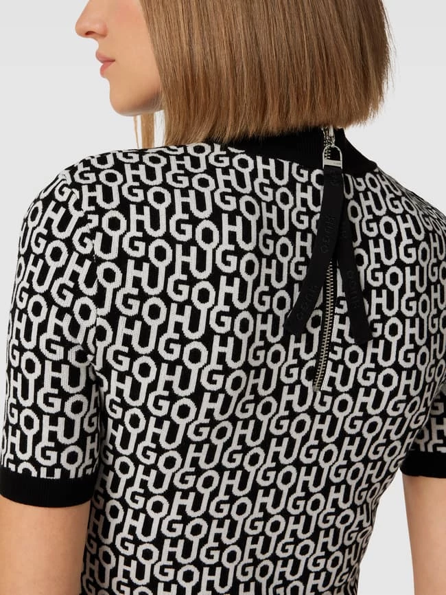 HUGO Knielanges Kleid Mit Allover-Label-Muster Modell 'Sadremmy' - Schwarz 5 HUGO Knielanges Kleid Mit Allover-Label-Muster Modell 'Sadremmy' - Schwarz – Bild 3