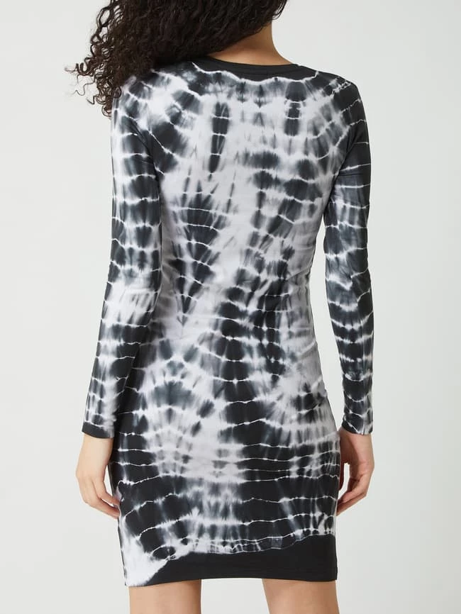 KARL KANI Kleid Im Batik-Look - Weiß 7 KARL KANI Kleid Im Batik-Look - Weiß – Bild 5