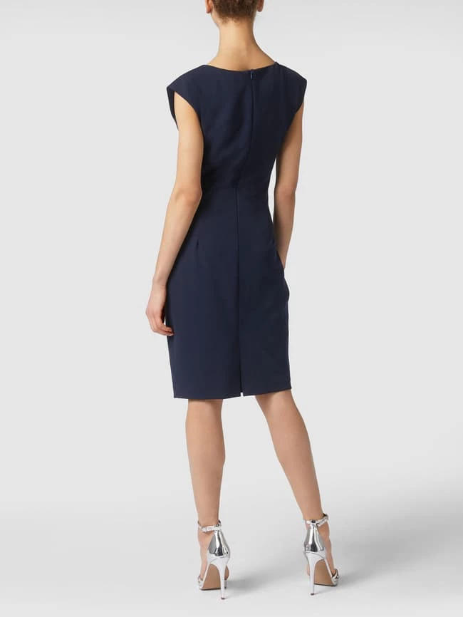 Paradi Cocktailkleid Aus Krepp Mit Drapierung - Dunkelblau 7 Paradi Cocktailkleid Aus Krepp Mit Drapierung - Dunkelblau – Bild 5