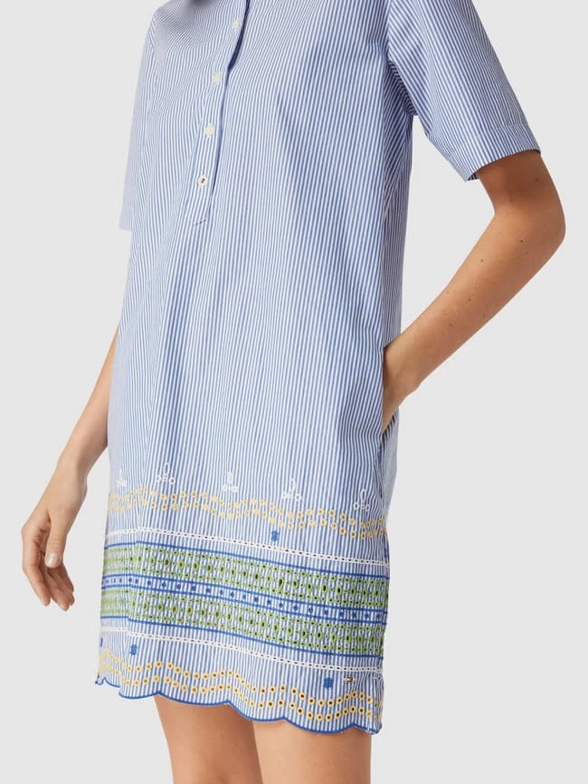 Tommy Hilfiger Knielanges Kleid Mit Lochstickereien - Bleu 5 Tommy Hilfiger Knielanges Kleid Mit Lochstickereien - Bleu – Bild 3