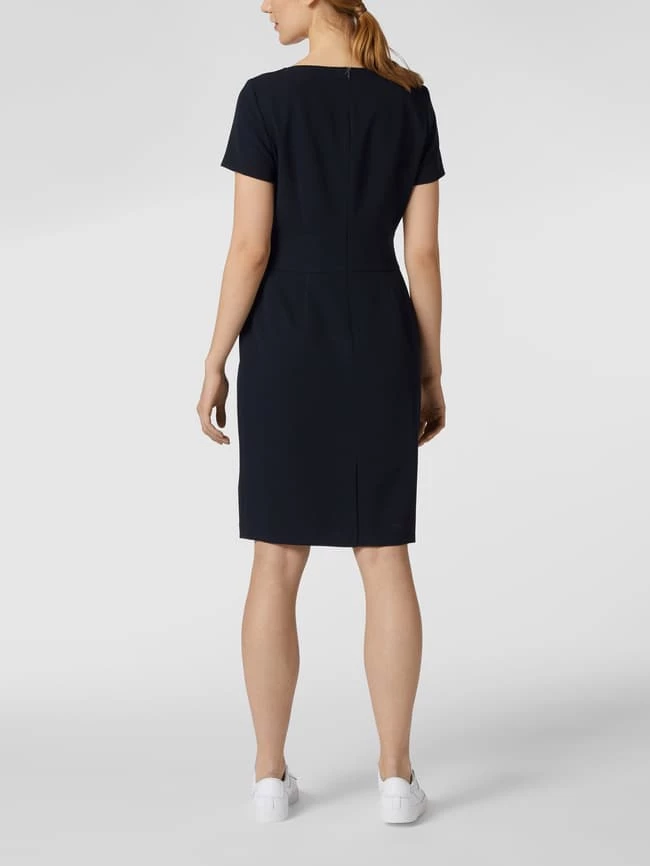 Jake*s Collection Etuikleid Mit Gestufter Taillenpasse - Marineblau 7 Jake*s Collection Etuikleid Mit Gestufter Taillenpasse - Marineblau – Bild 5