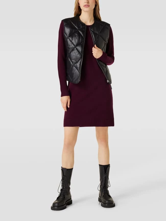 Christian Berg Woman Knielanges Strickkleid Mit Geripptem Rundhalsausschnitt - Bordeaux Rot 3 Christian Berg Woman Knielanges Strickkleid Mit Geripptem Rundhalsausschnitt - Bordeaux Rot