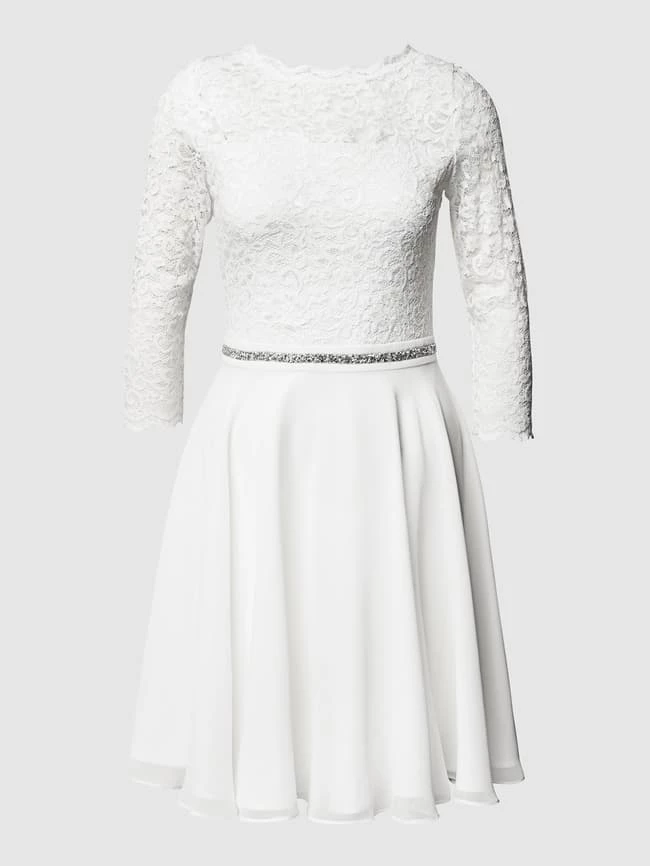 Swing Brautkleid Mit Floralen Stickereien Und Ziersteinen - Offwhite 4 Swing Brautkleid Mit Floralen Stickereien Und Ziersteinen - Offwhite – Bild 2